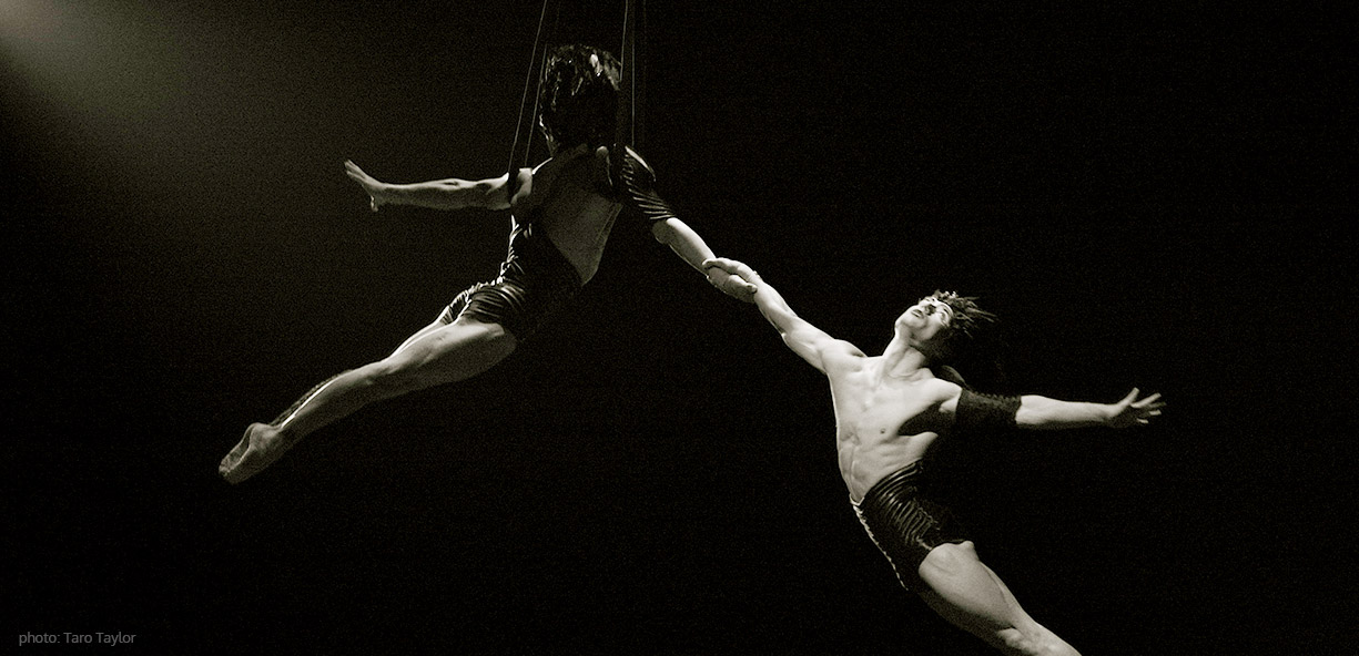 video trapeze artist